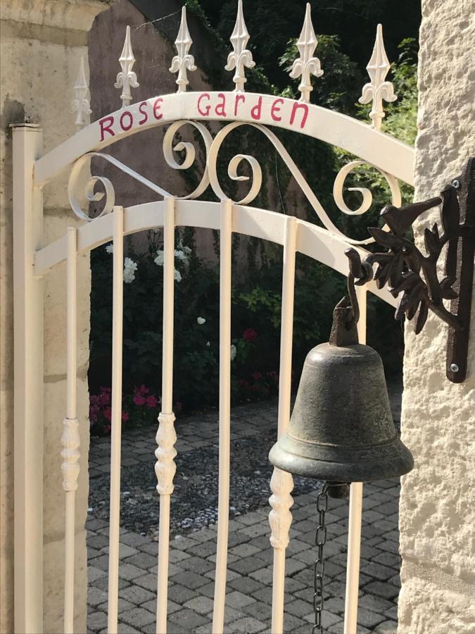 Rose Garden Mezzanine Bed & Breakfast Giverny Bagian luar foto